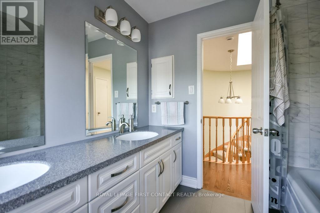 












51 CARTWRIGHT DRIVE

,
Barrie,




Ontario
L4M6G3


