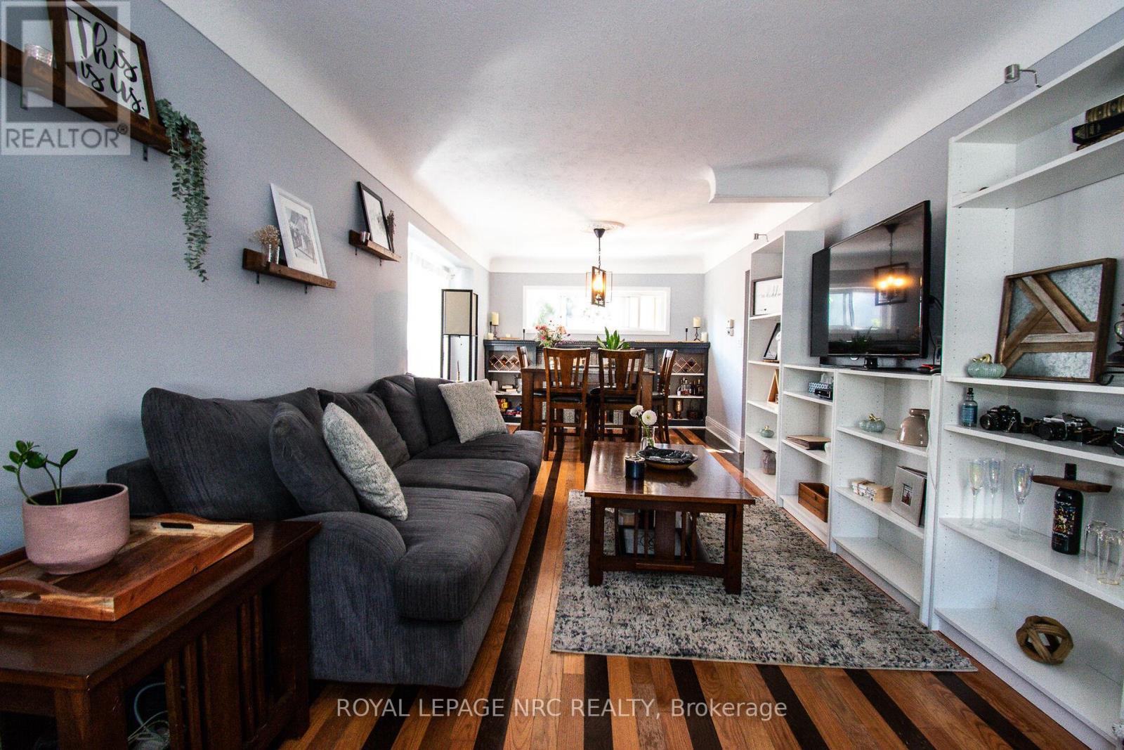 












116 LOWELL AVENUE

,
St. Catharines (Downtown),




Ontario
L2R2E2


