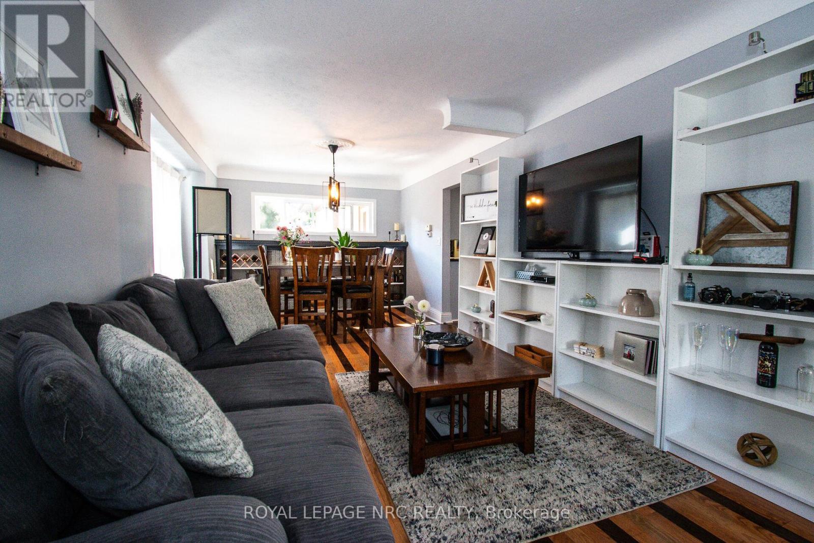 












116 LOWELL AVENUE

,
St. Catharines (Downtown),




Ontario
L2R2E2

