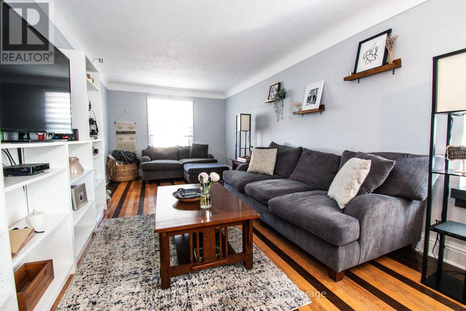 












116 LOWELL AVENUE

,
St. Catharines (Downtown),




Ontario
L2R2E2

