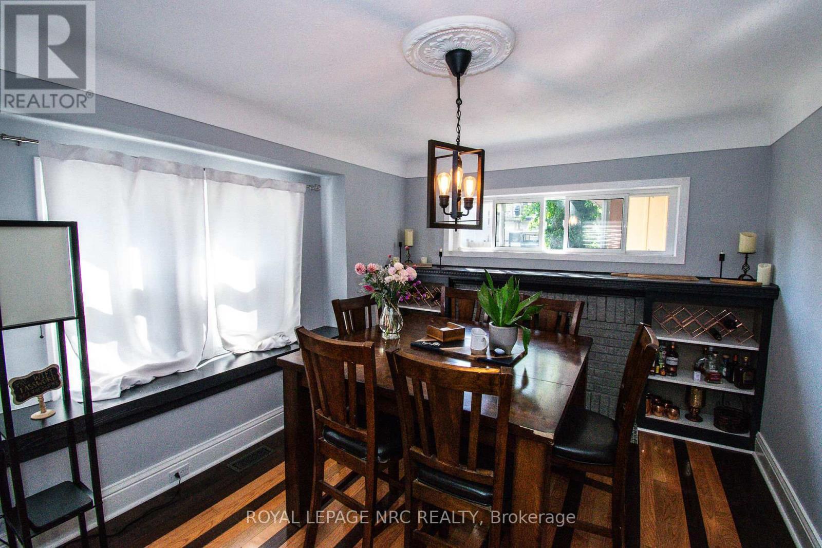 












116 LOWELL AVENUE

,
St. Catharines (Downtown),




Ontario
L2R2E2

