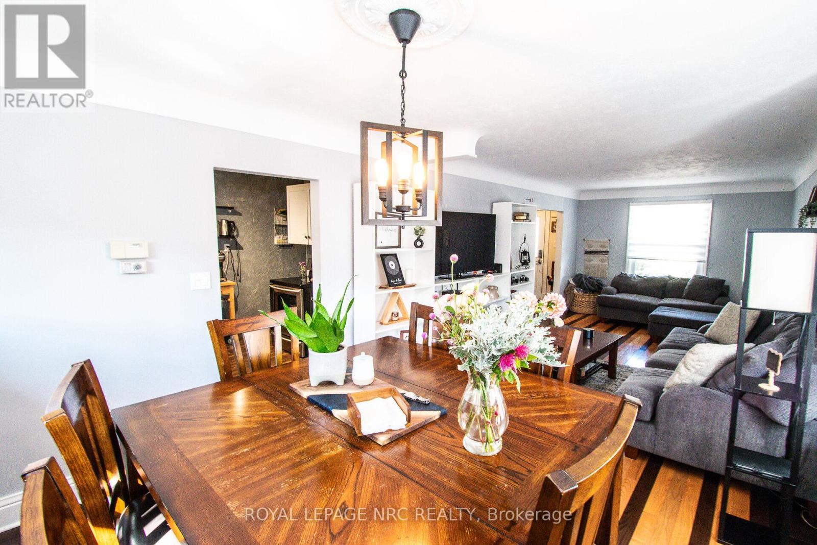 












116 LOWELL AVENUE

,
St. Catharines (Downtown),




Ontario
L2R2E2

