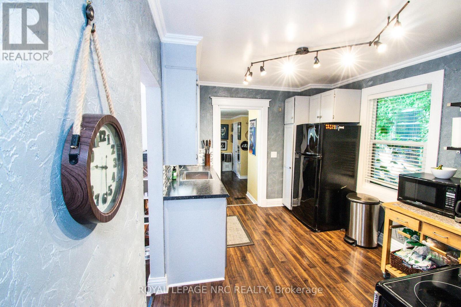 












116 LOWELL AVENUE

,
St. Catharines (Downtown),




Ontario
L2R2E2


