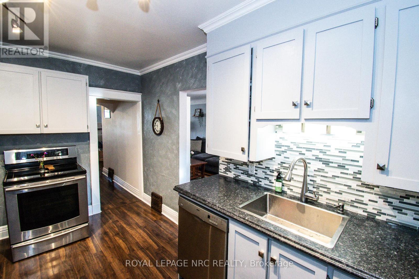 












116 LOWELL AVENUE

,
St. Catharines (Downtown),




Ontario
L2R2E2

