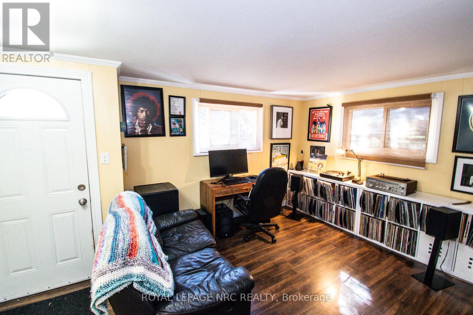












116 LOWELL AVENUE

,
St. Catharines (Downtown),




Ontario
L2R2E2

