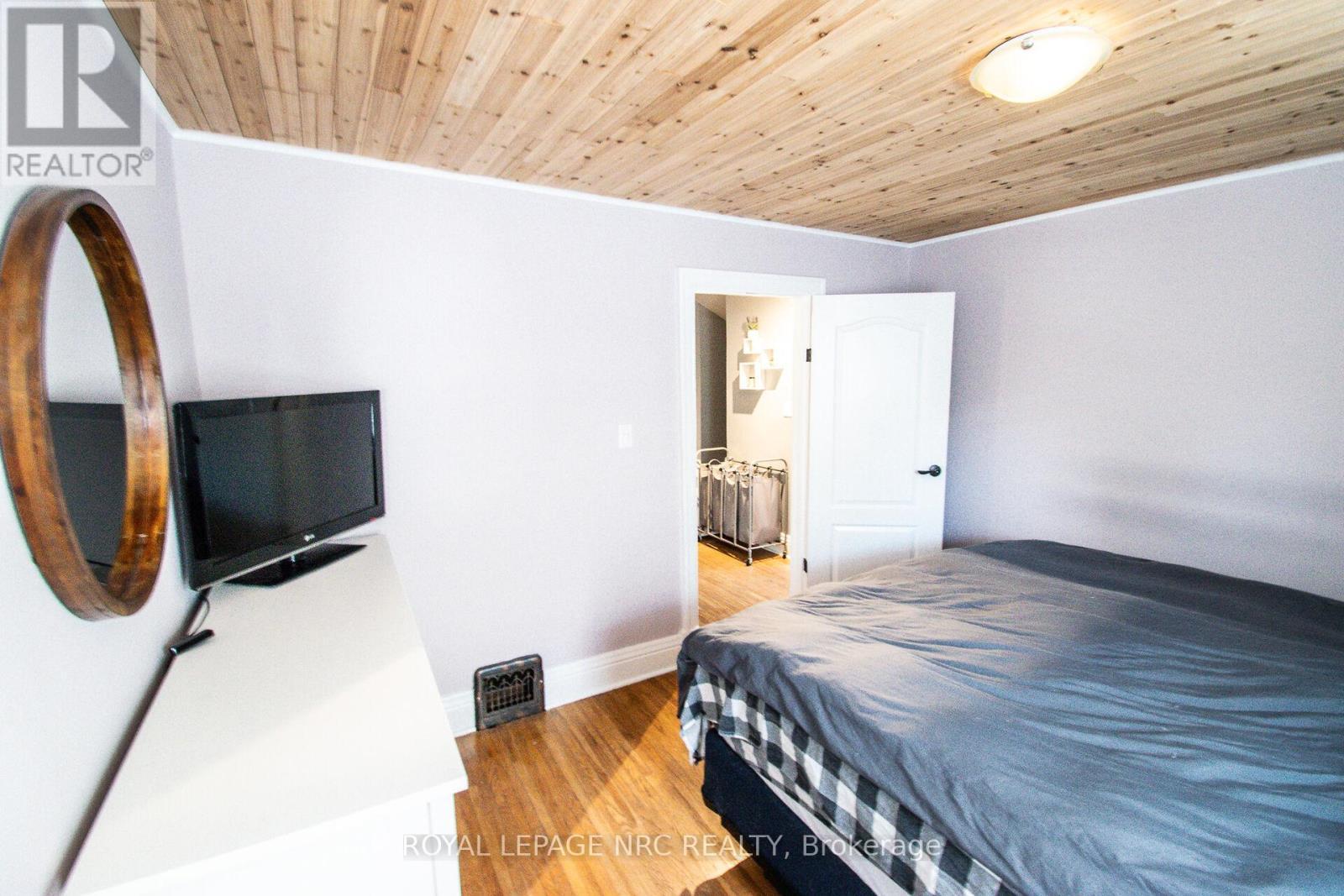












116 LOWELL AVENUE

,
St. Catharines (Downtown),




Ontario
L2R2E2

