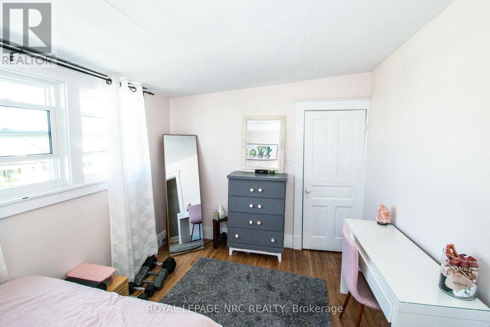 












116 LOWELL AVENUE

,
St. Catharines (Downtown),




Ontario
L2R2E2

