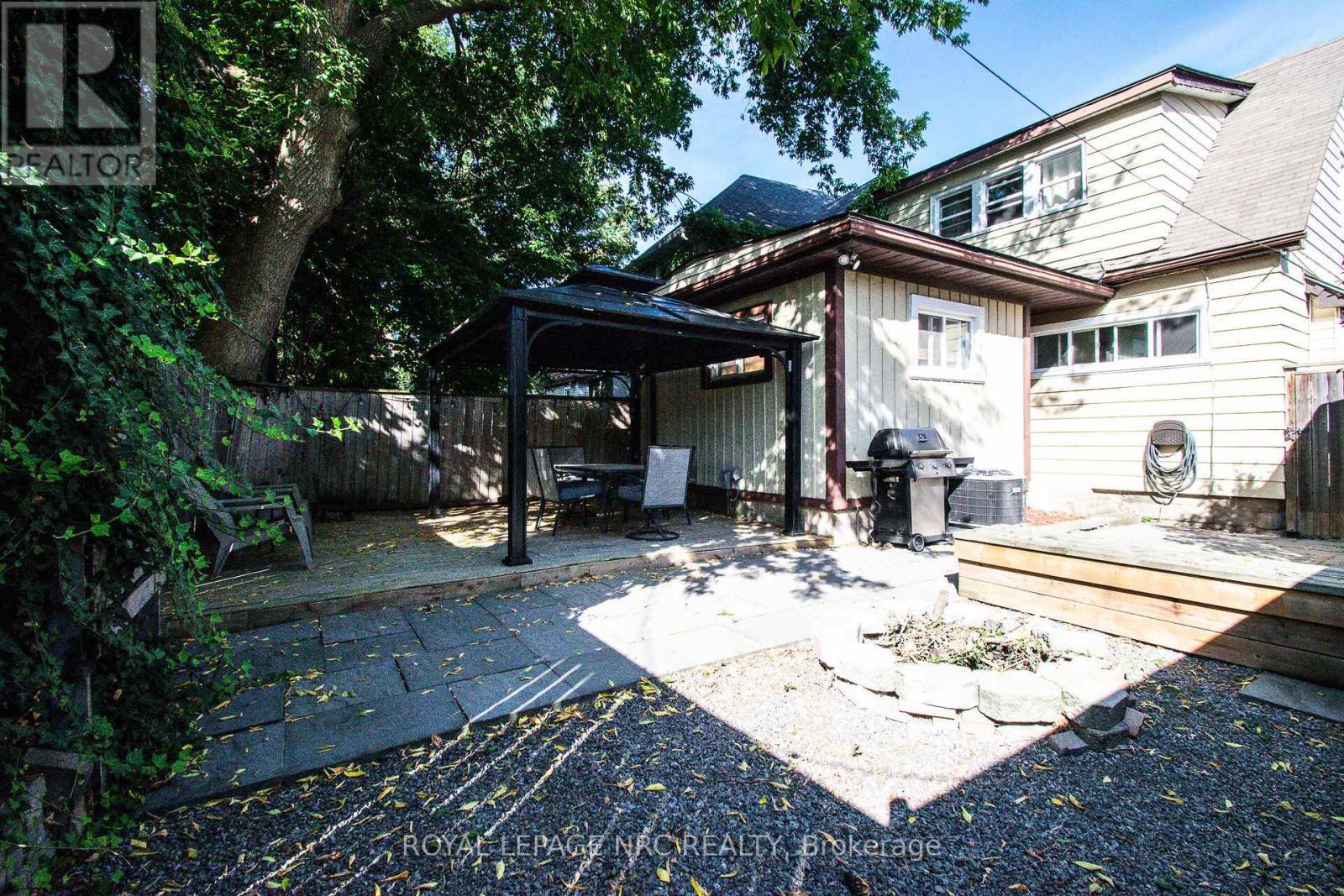 












116 LOWELL AVENUE

,
St. Catharines (Downtown),




Ontario
L2R2E2

