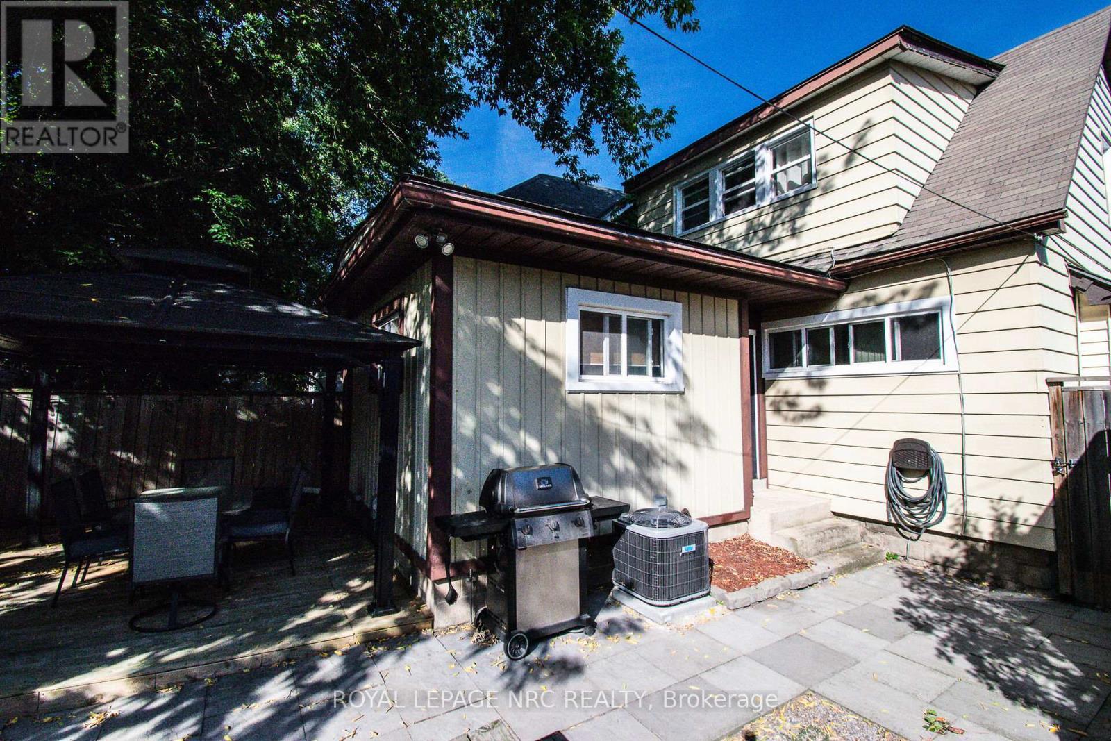 












116 LOWELL AVENUE

,
St. Catharines (Downtown),




Ontario
L2R2E2

