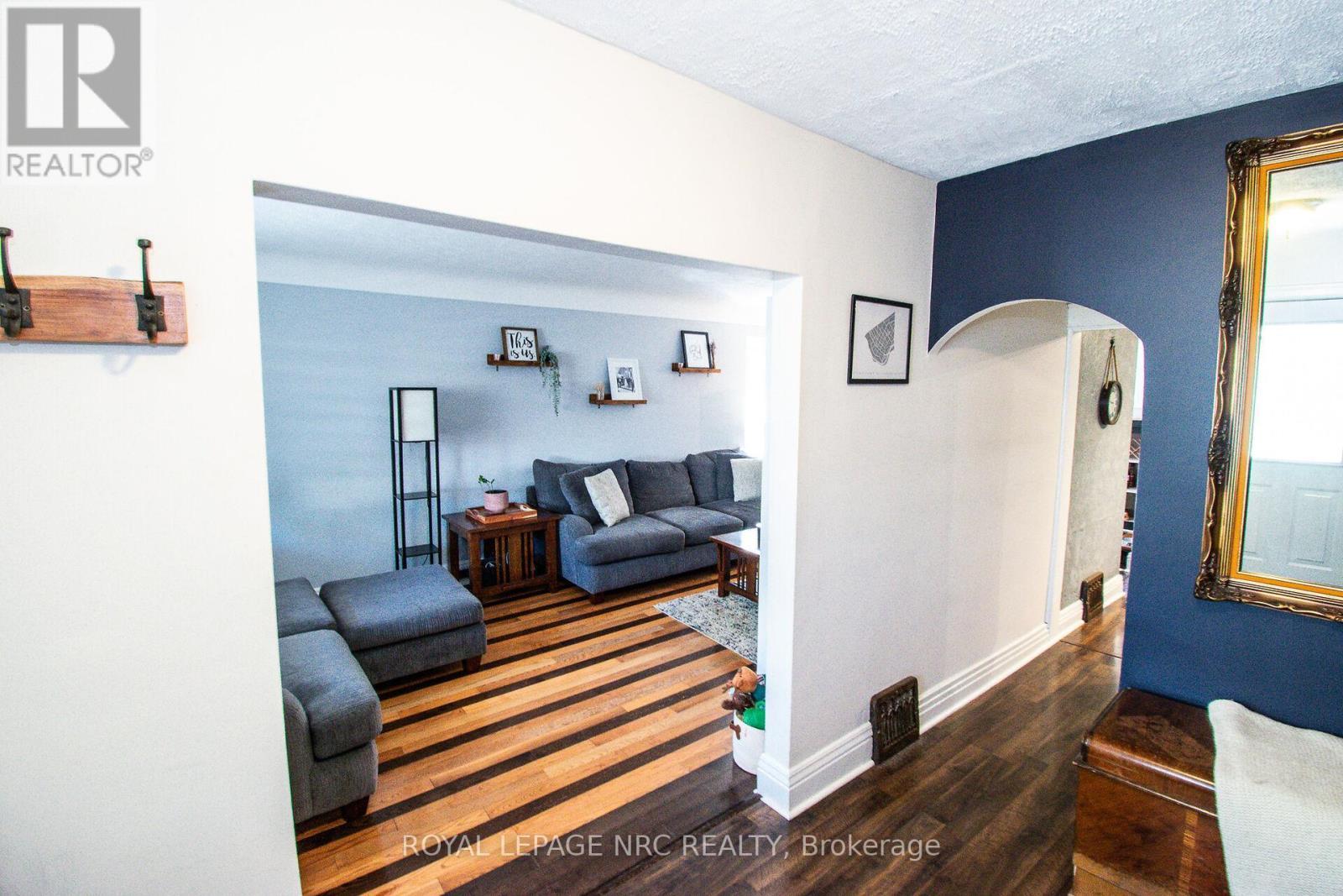 












116 LOWELL AVENUE

,
St. Catharines (Downtown),




Ontario
L2R2E2

