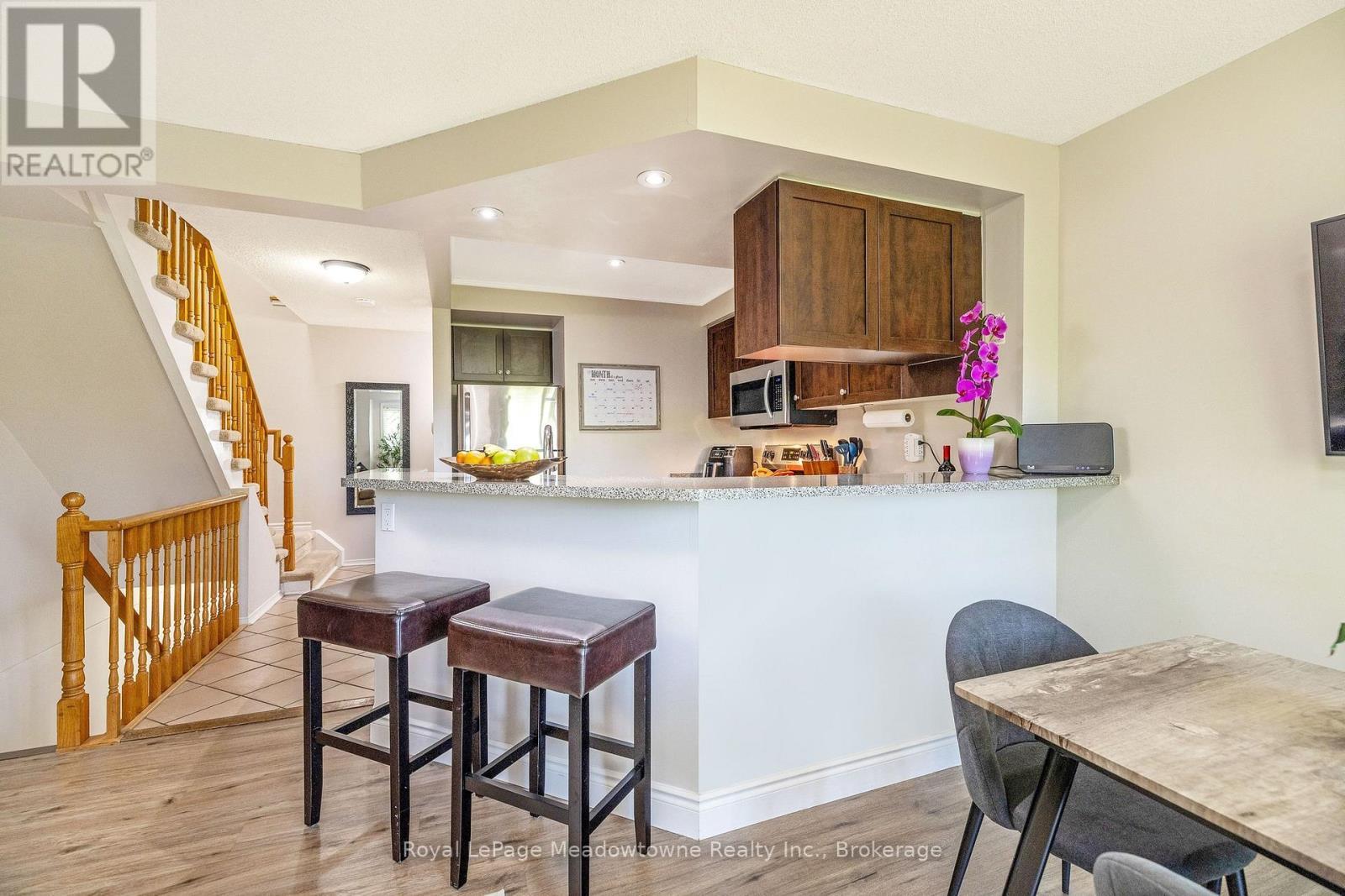 












40 - 2960 HEADON FOREST DRIVE

,
Burlington (Headon),




Ontario
L7M4G5

