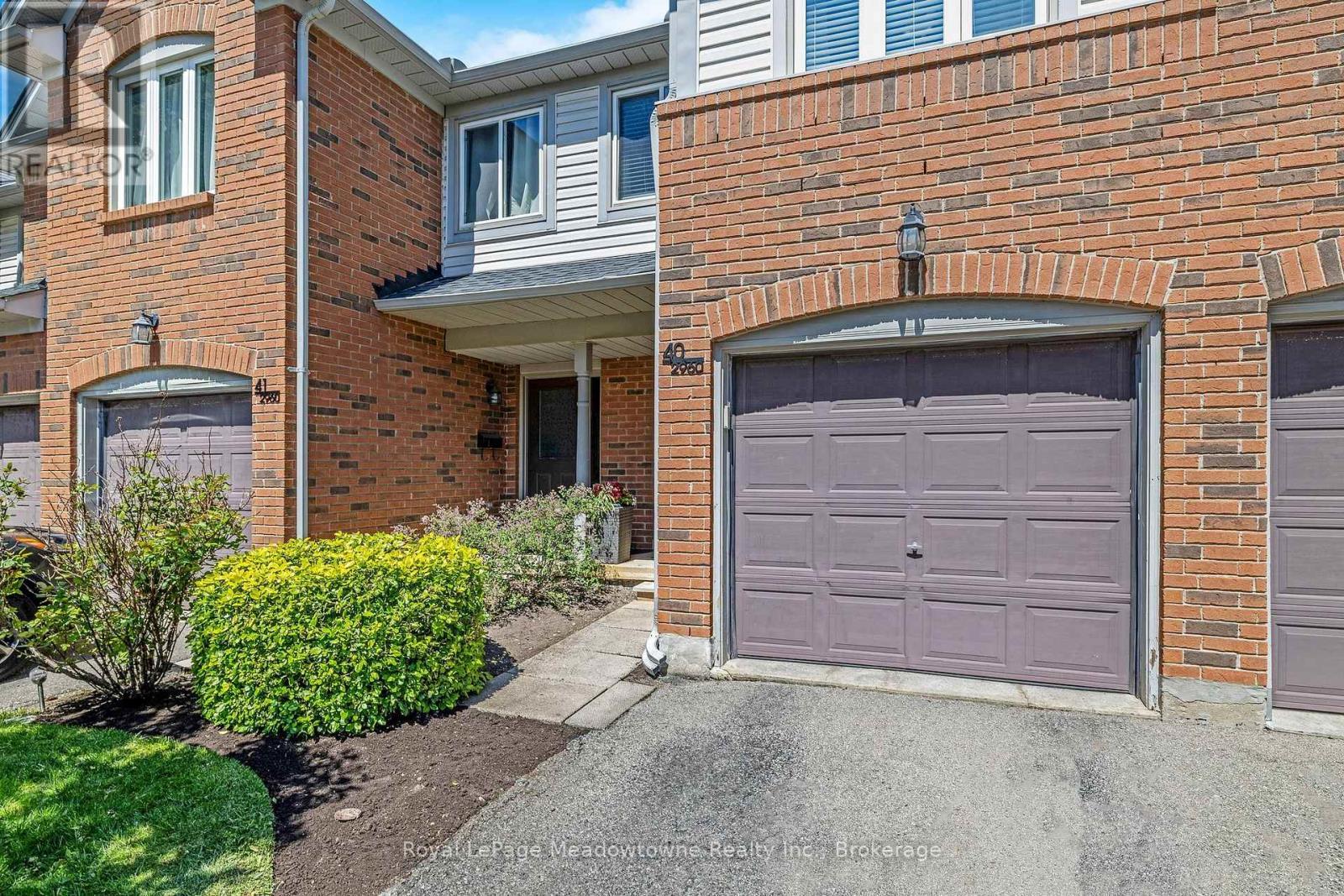 












40 - 2960 HEADON FOREST DRIVE

,
Burlington (Headon),




Ontario
L7M4G5

