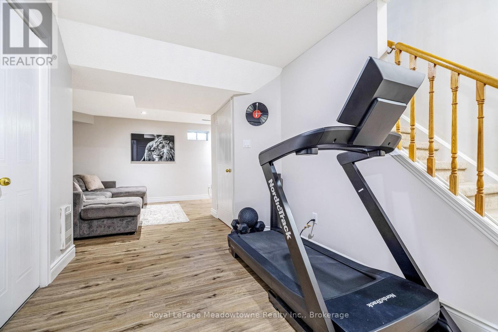 












40 - 2960 HEADON FOREST DRIVE

,
Burlington (Headon),




Ontario
L7M4G5

