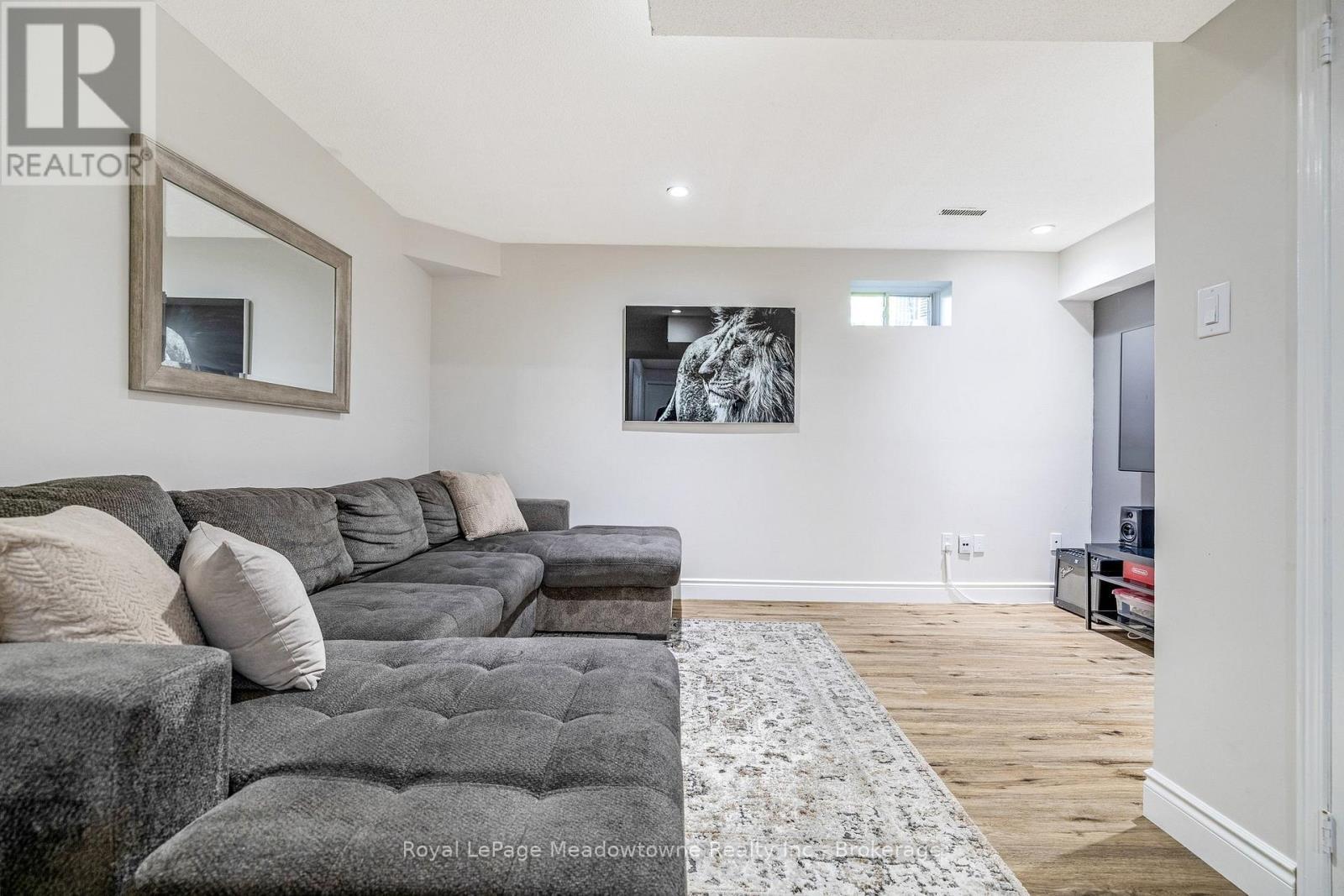 












40 - 2960 HEADON FOREST DRIVE

,
Burlington (Headon),




Ontario
L7M4G5


