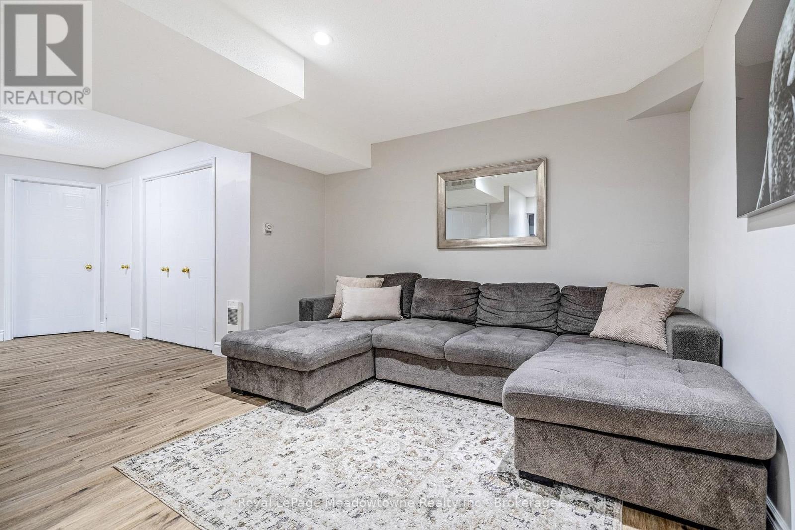 












40 - 2960 HEADON FOREST DRIVE

,
Burlington (Headon),




Ontario
L7M4G5

