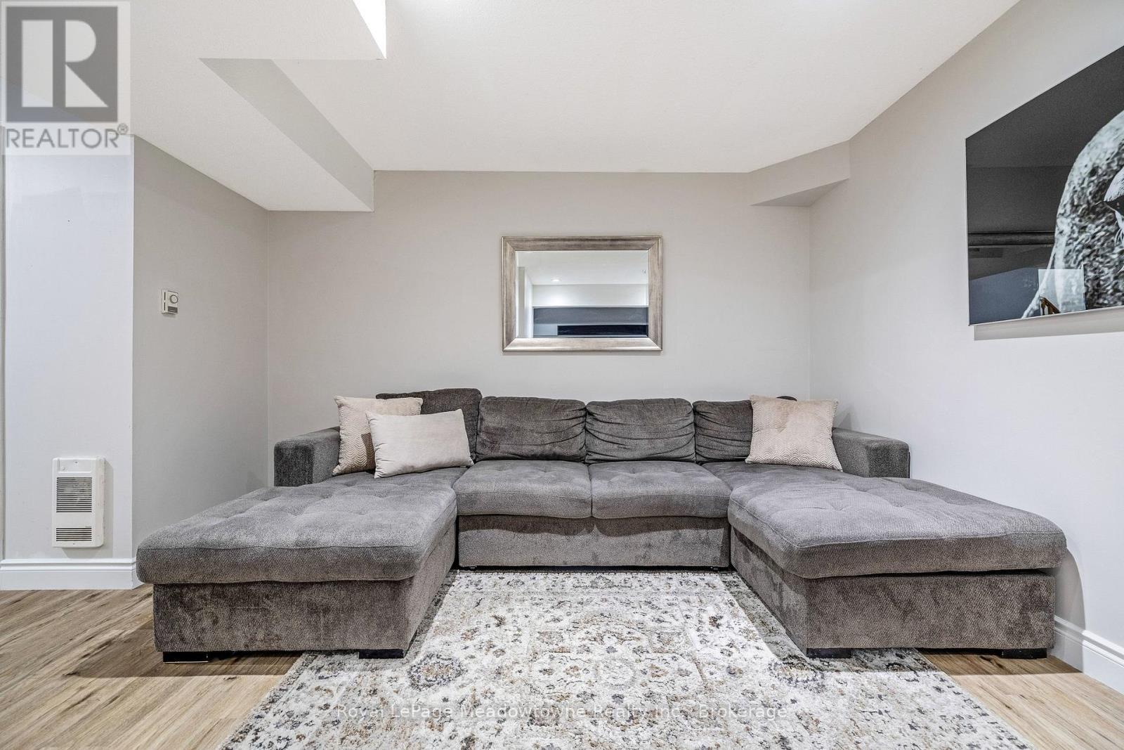 












40 - 2960 HEADON FOREST DRIVE

,
Burlington (Headon),




Ontario
L7M4G5

