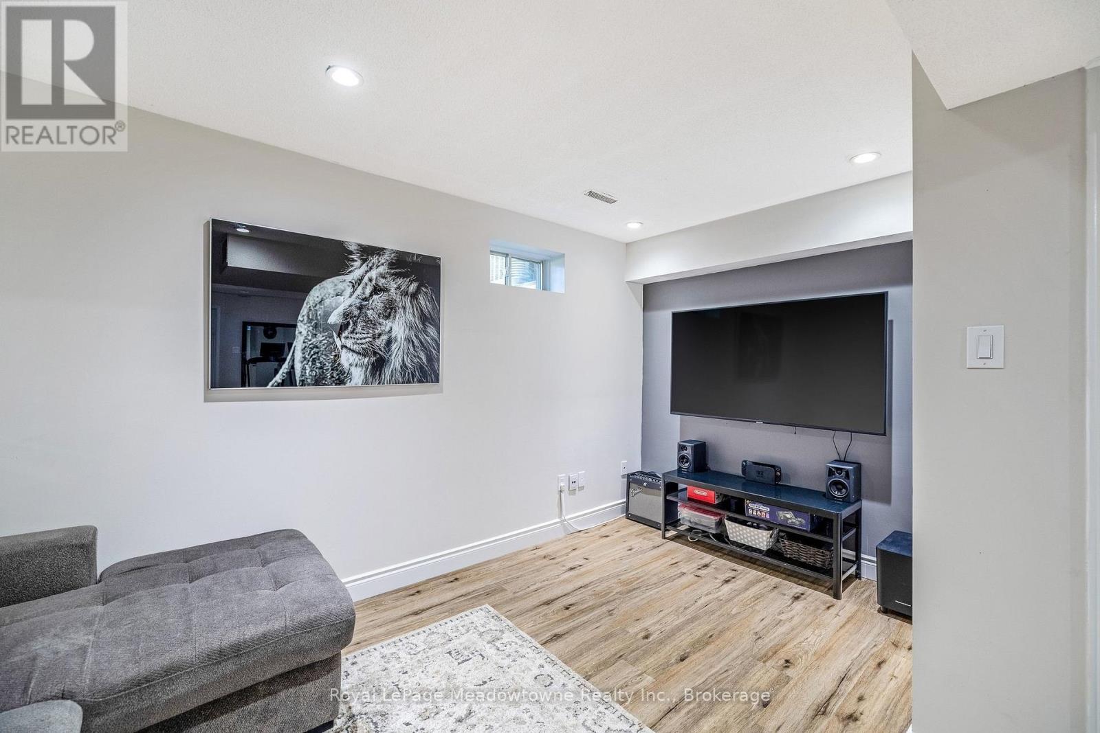 












40 - 2960 HEADON FOREST DRIVE

,
Burlington (Headon),




Ontario
L7M4G5

