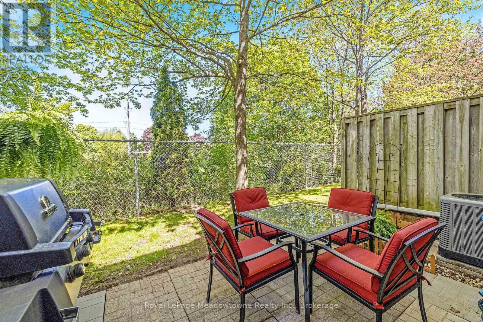 












40 - 2960 HEADON FOREST DRIVE

,
Burlington (Headon),




Ontario
L7M4G5

