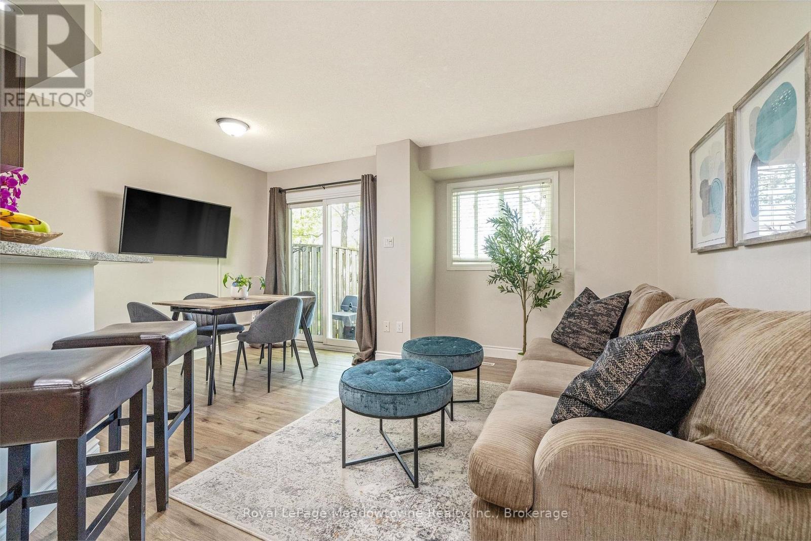 












40 - 2960 HEADON FOREST DRIVE

,
Burlington (Headon),




Ontario
L7M4G5

