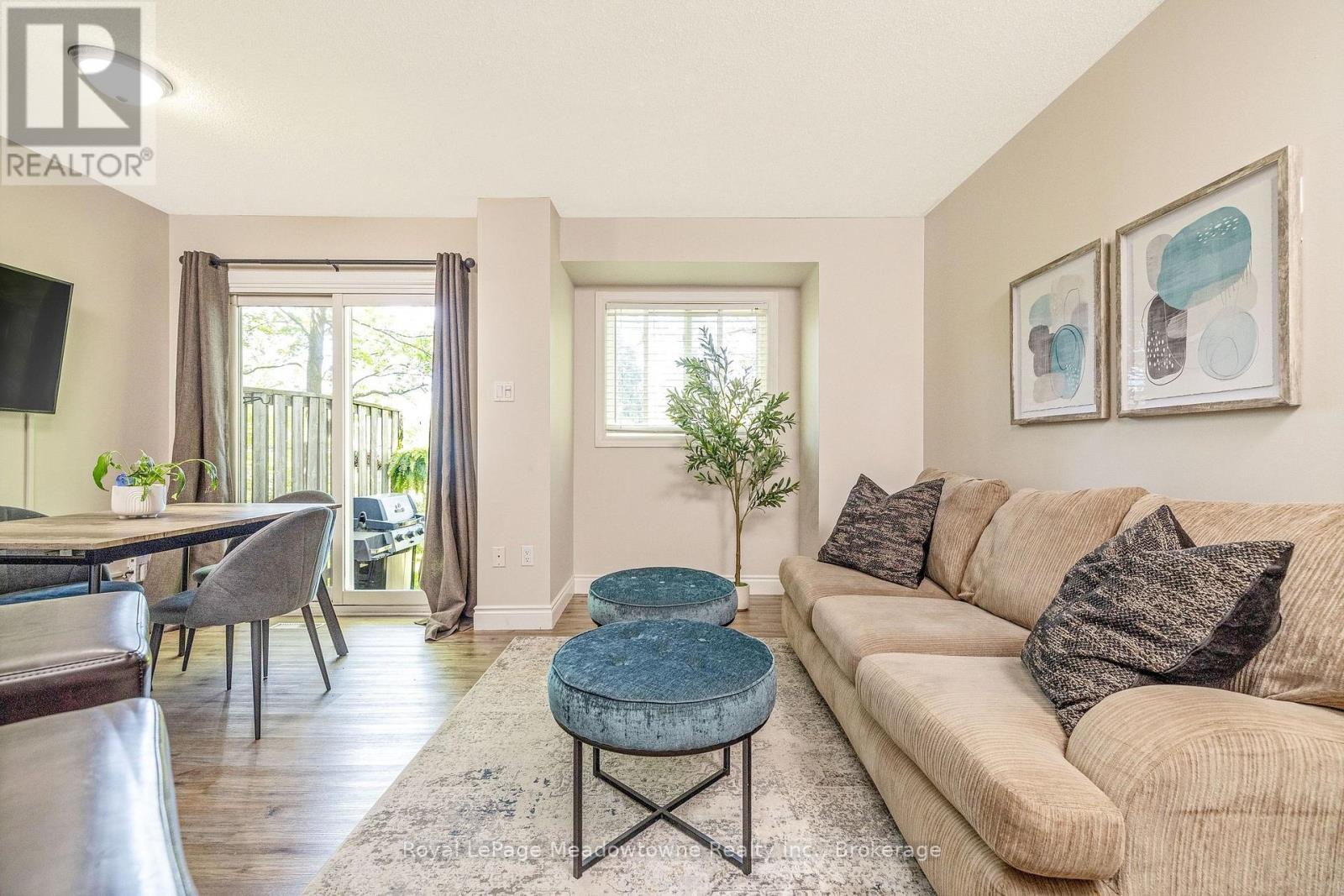 












40 - 2960 HEADON FOREST DRIVE

,
Burlington (Headon),




Ontario
L7M4G5

