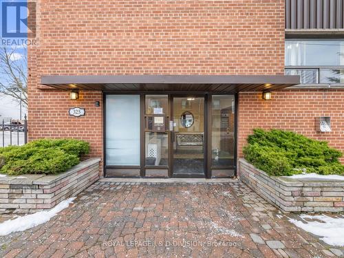 325 Sammon - Building Entrance