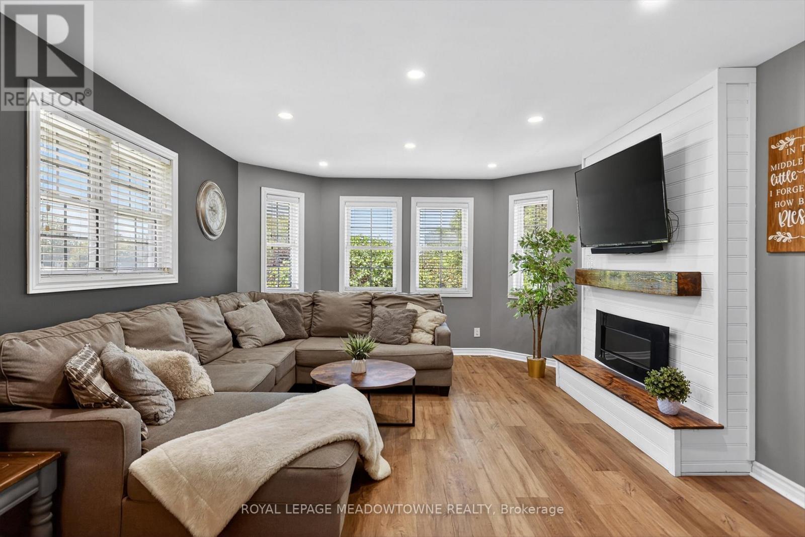 












1073 SERPENT MOUNDS ROAD

,
Otonabee-South Monaghan,




Ontario
K0L2G0

