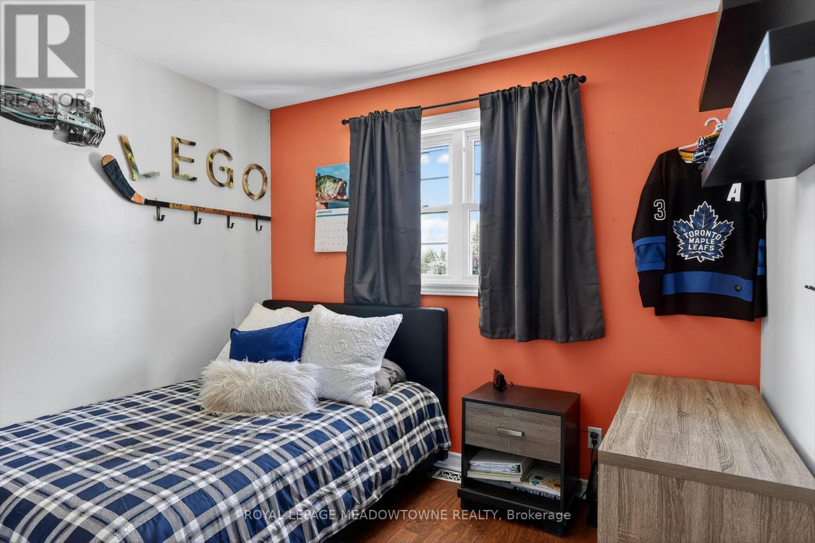 












1073 SERPENT MOUNDS ROAD

,
Otonabee-South Monaghan,




Ontario
K0L2G0

