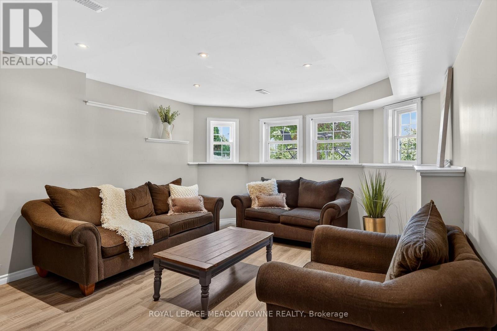 












1073 SERPENT MOUNDS ROAD

,
Otonabee-South Monaghan,




Ontario
K0L2G0

