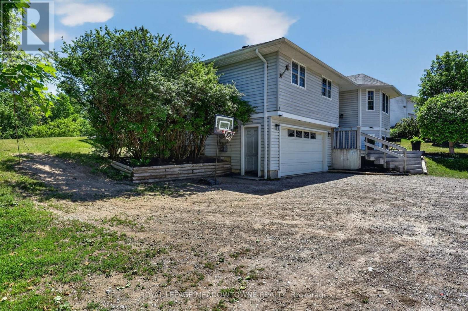 












1073 SERPENT MOUNDS ROAD

,
Otonabee-South Monaghan,




Ontario
K0L2G0

