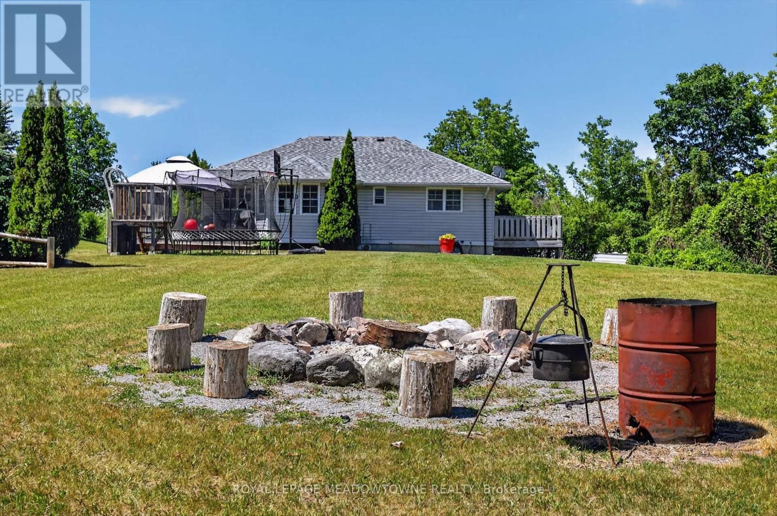 












1073 SERPENT MOUNDS ROAD

,
Otonabee-South Monaghan,




Ontario
K0L2G0

