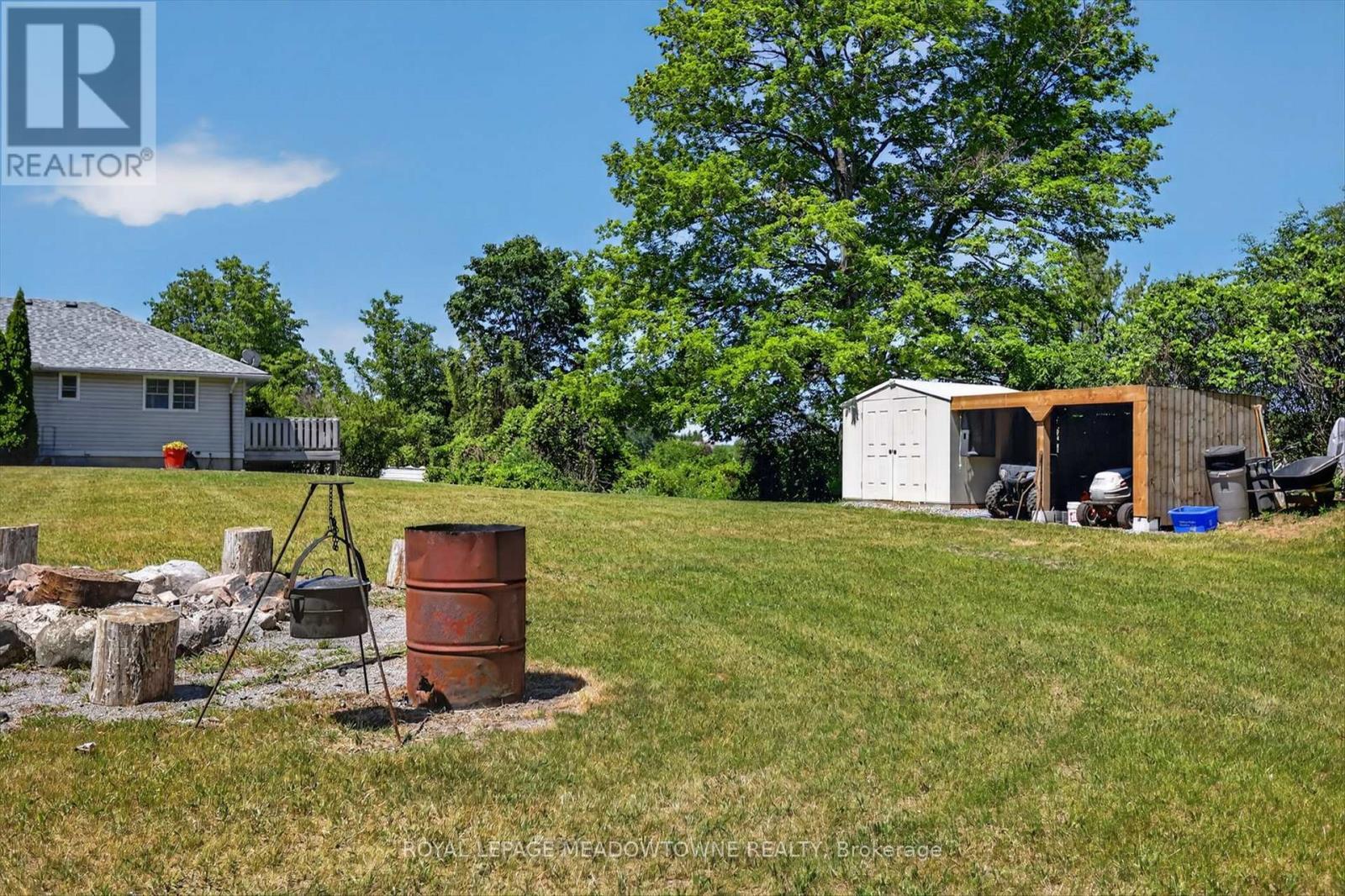 












1073 SERPENT MOUNDS ROAD

,
Otonabee-South Monaghan,




Ontario
K0L2G0

