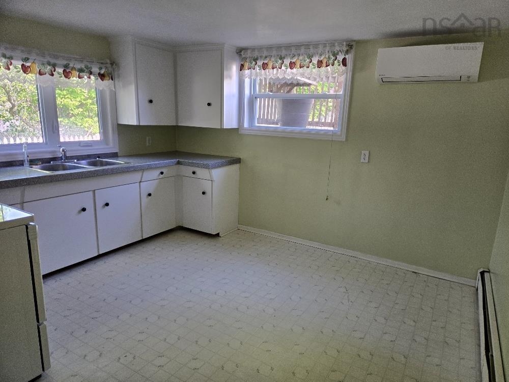 












42 McLean Street

,
Truro,




NS
B2N 4V9

