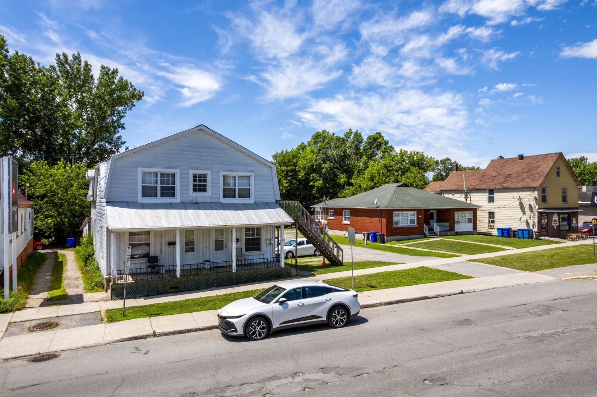 









401

 - 409


Av. de Buckingham

,
Gatineau (Buckingham),




QC
J8L2G8

