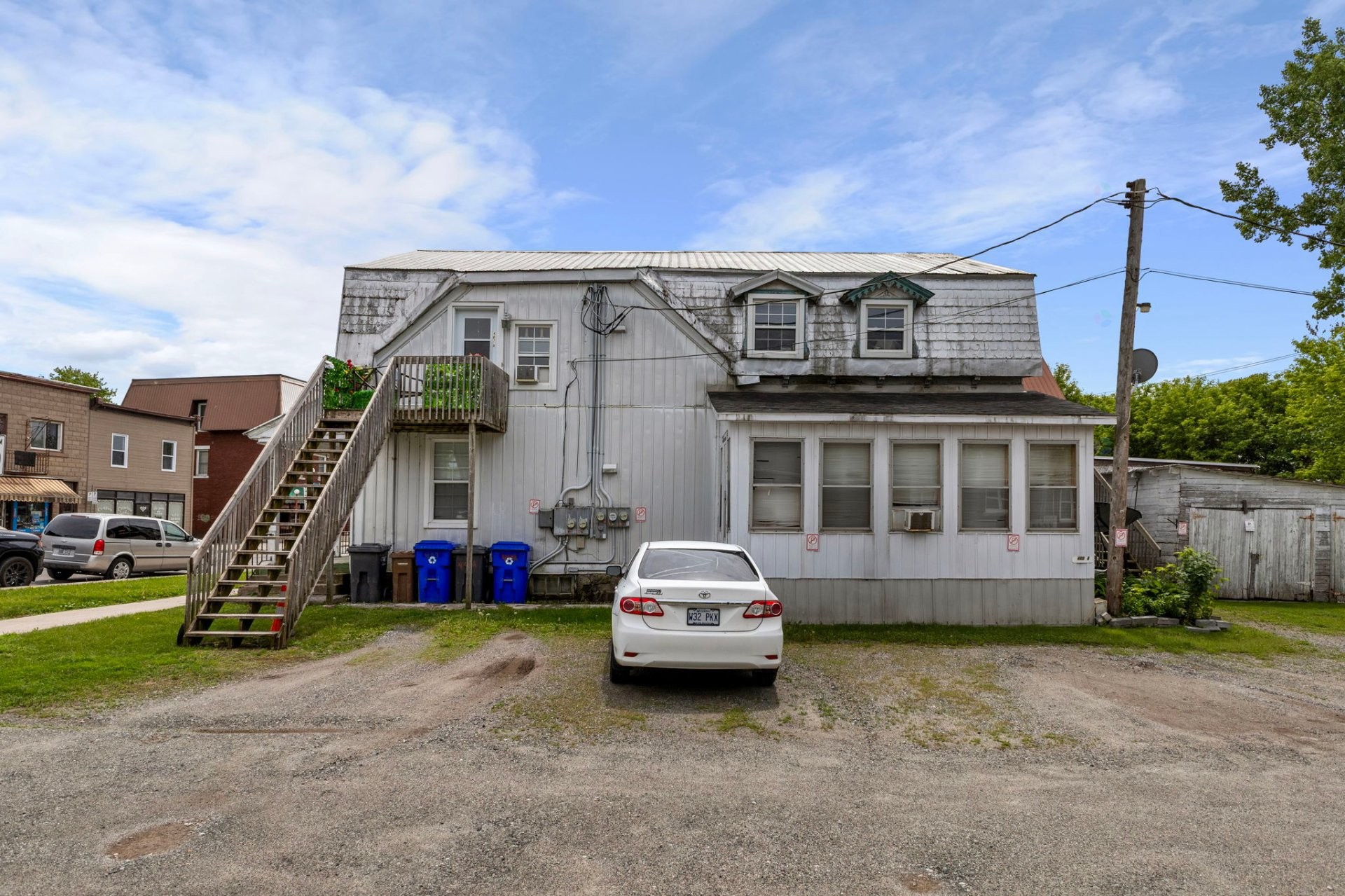 









401

 - 409


Av. de Buckingham

,
Gatineau (Buckingham),




QC
J8L2G8

