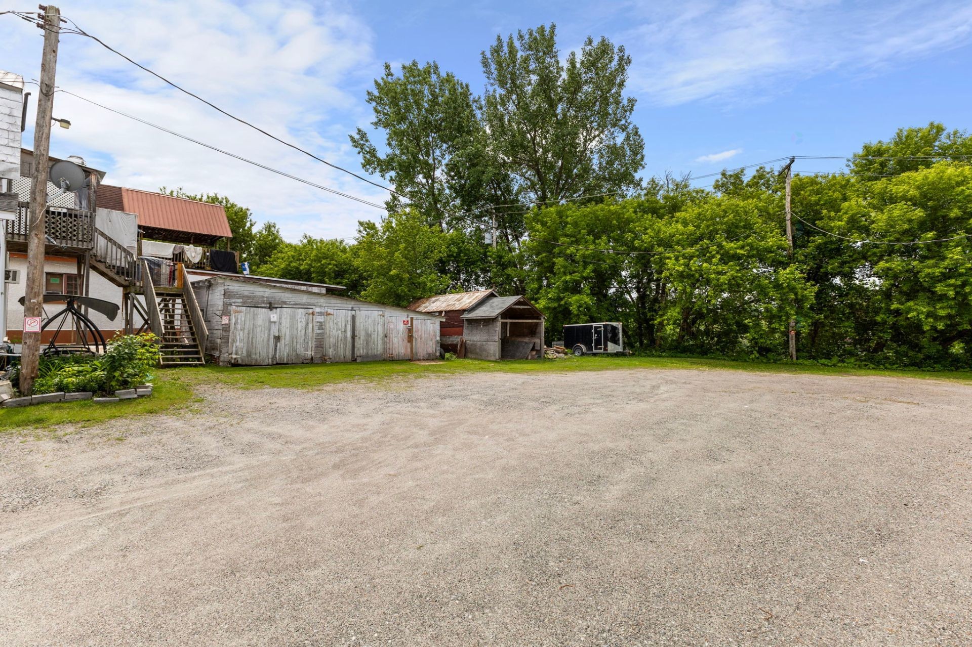 









401

 - 409


Av. de Buckingham

,
Gatineau (Buckingham),




QC
J8L2G8

