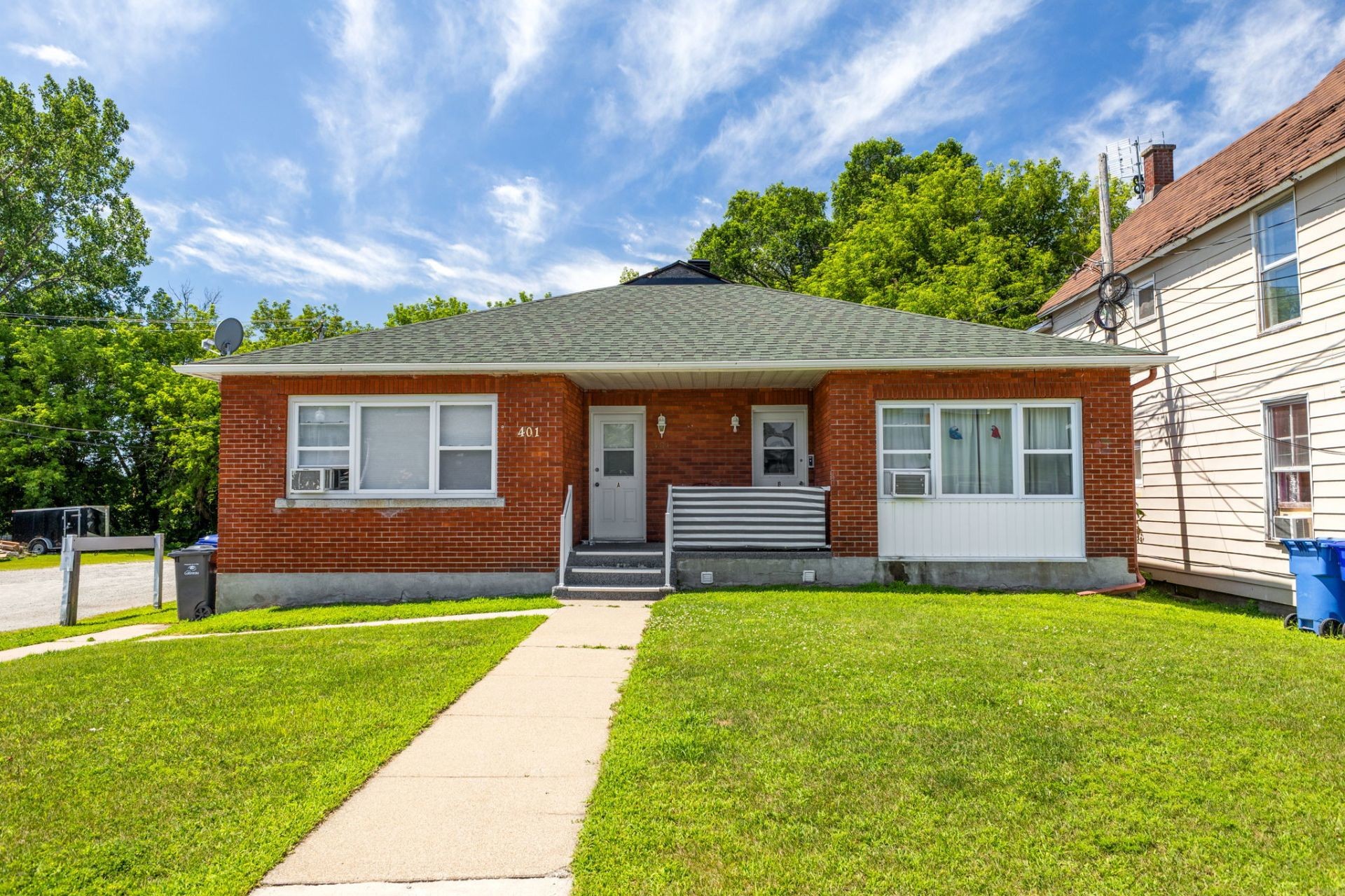









401

 - 409


Av. de Buckingham

,
Gatineau (Buckingham),




QC
J8L2G8

