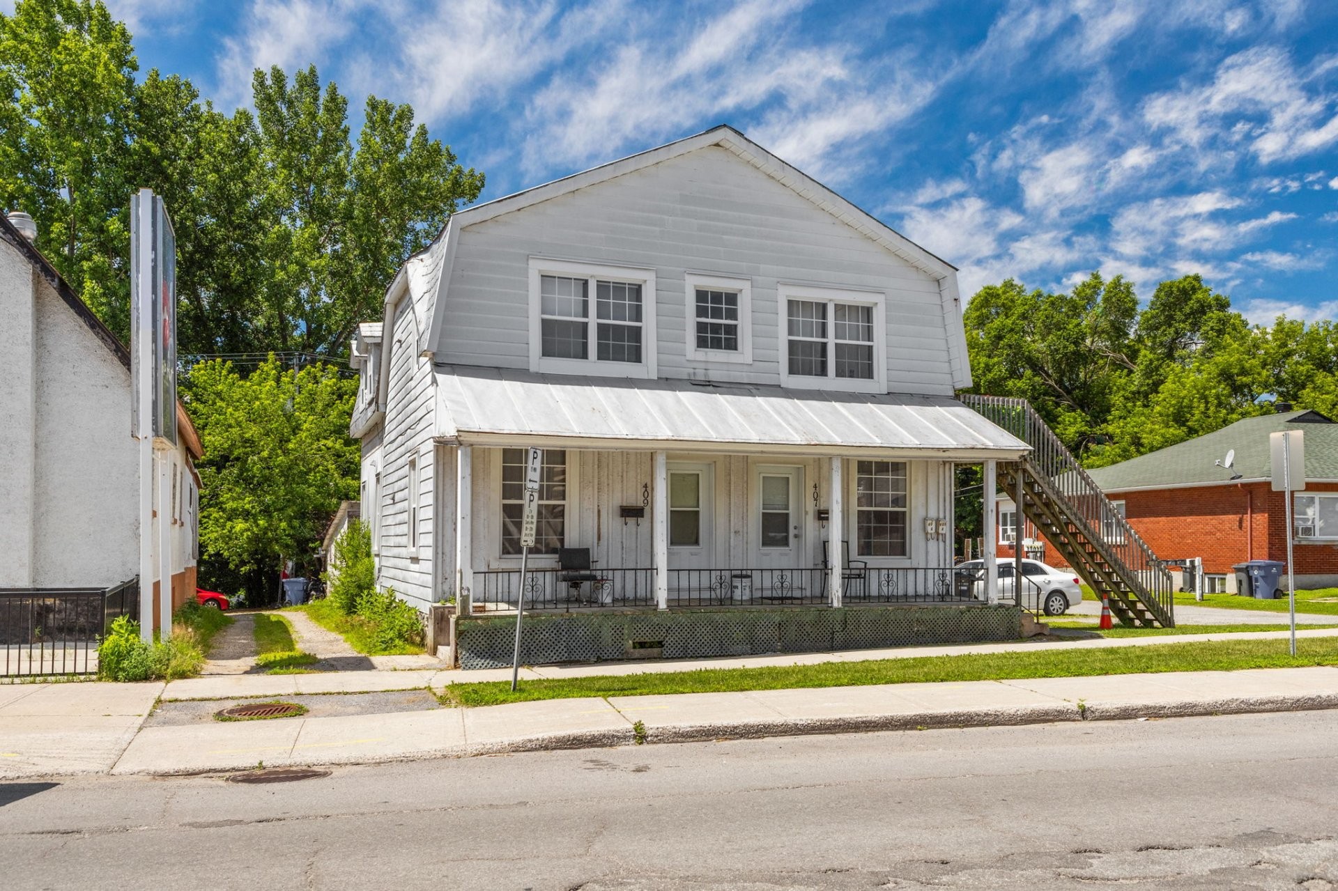 









401

 - 409


Av. de Buckingham

,
Gatineau (Buckingham),




QC
J8L2G8

