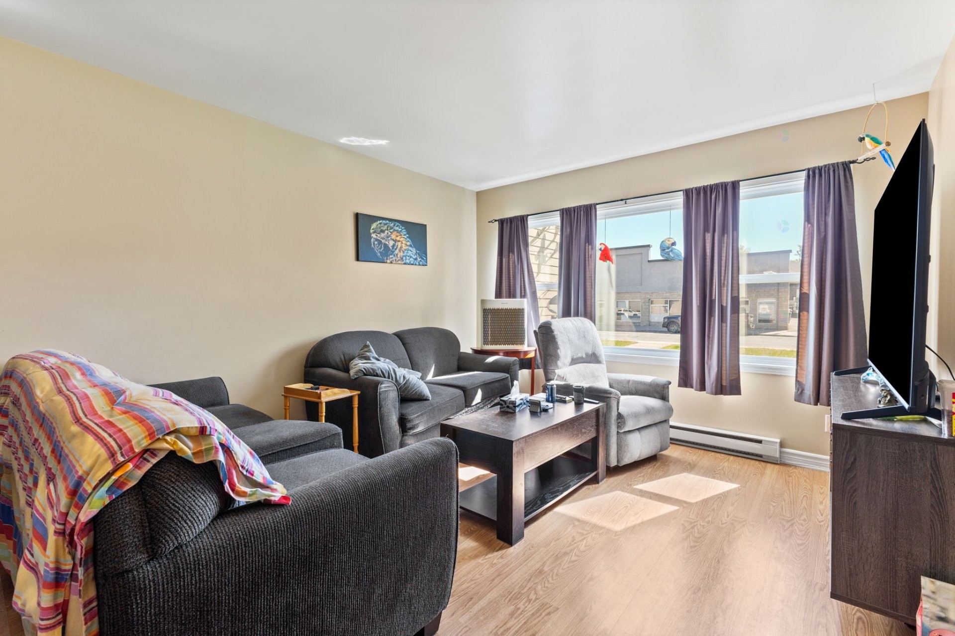 









401

 - 409


Av. de Buckingham

,
Gatineau (Buckingham),




QC
J8L2G8

