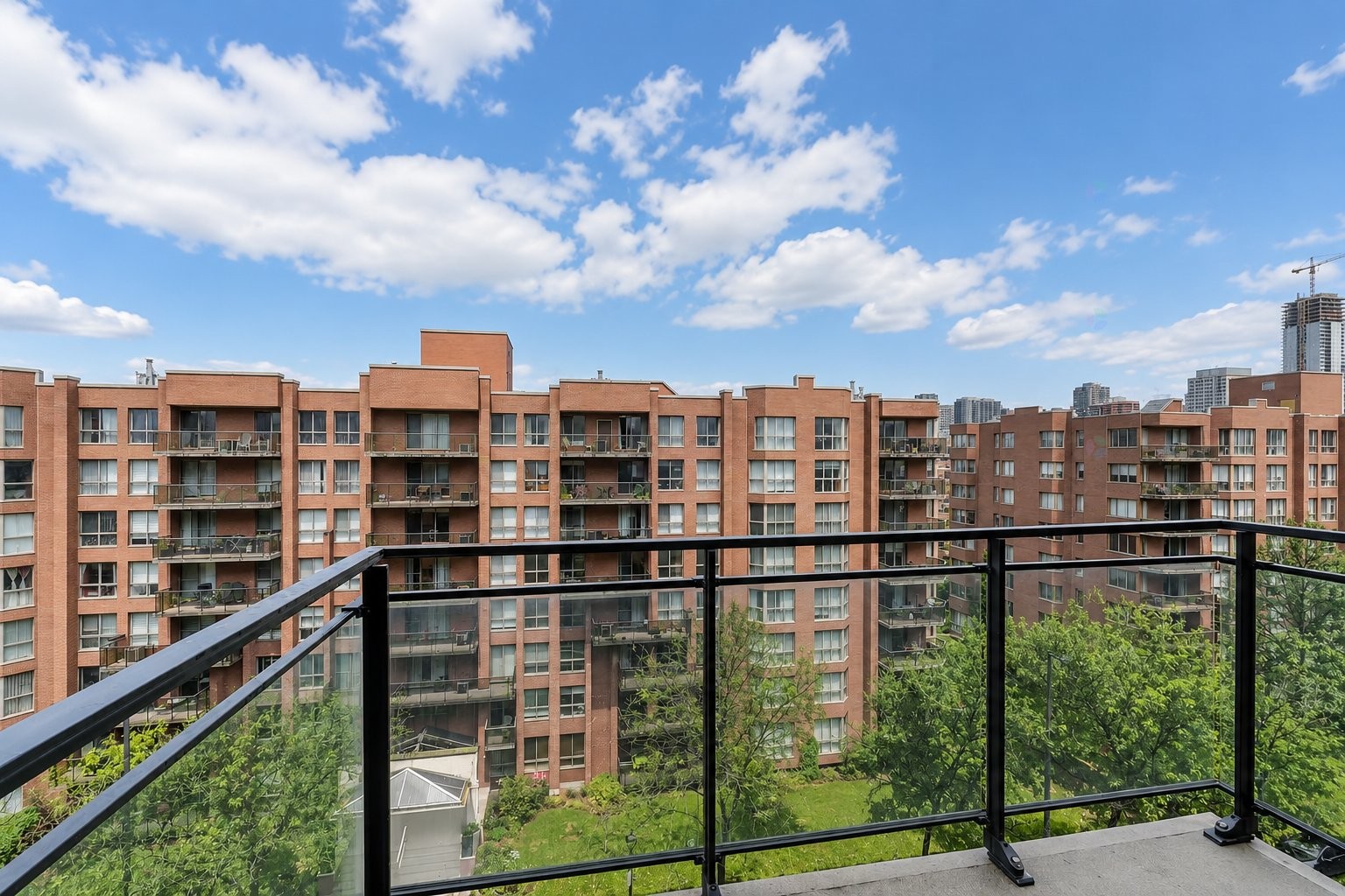 









551


Rue de la Montagne

, 704,
Montréal (Ville-Marie),




QC
H3C6S4

