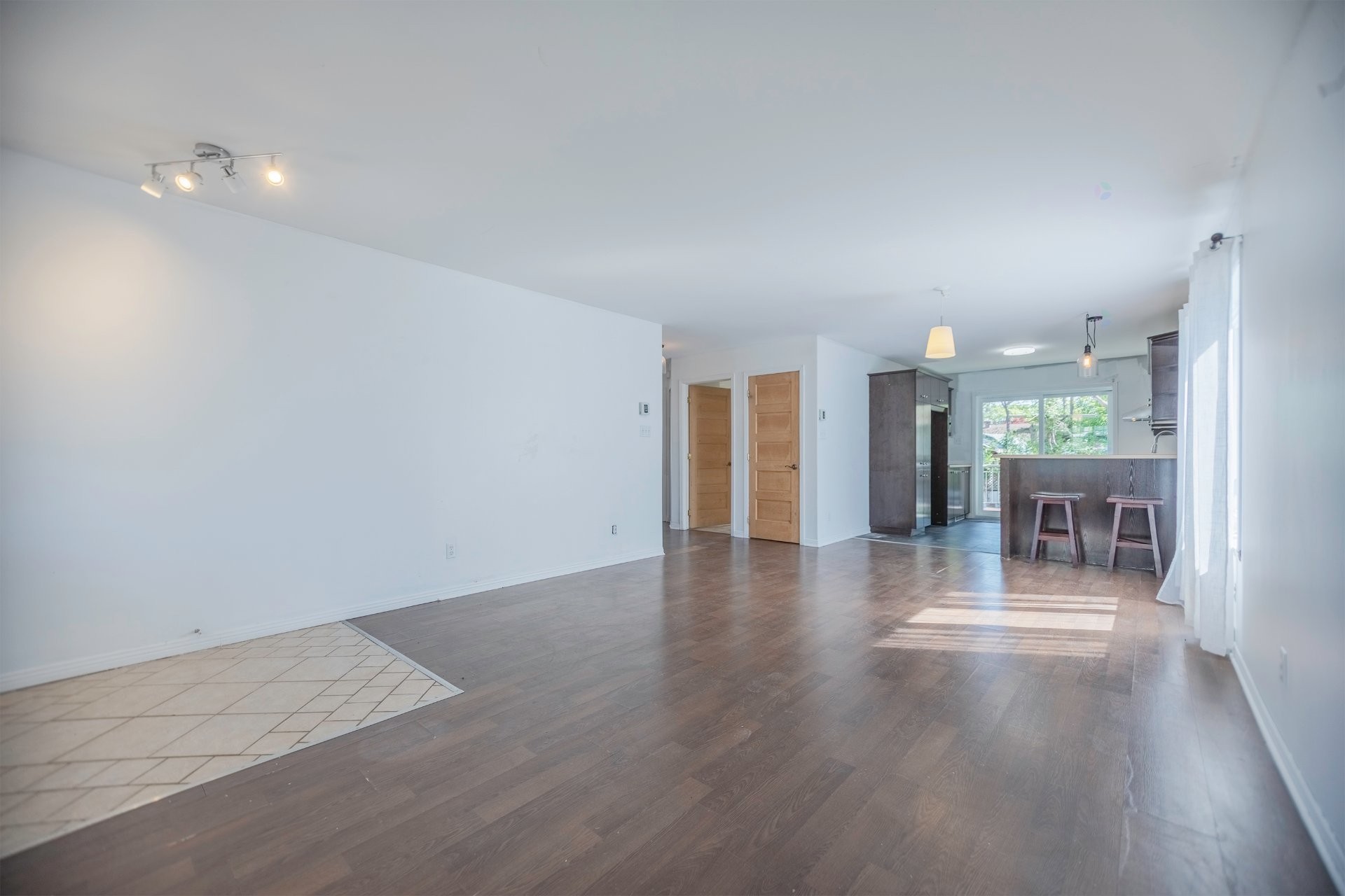 









2012

 - 2014


Rue St-Pierre

,
Longueuil (Le Vieux-Longueuil),




QC
J4P3K6

