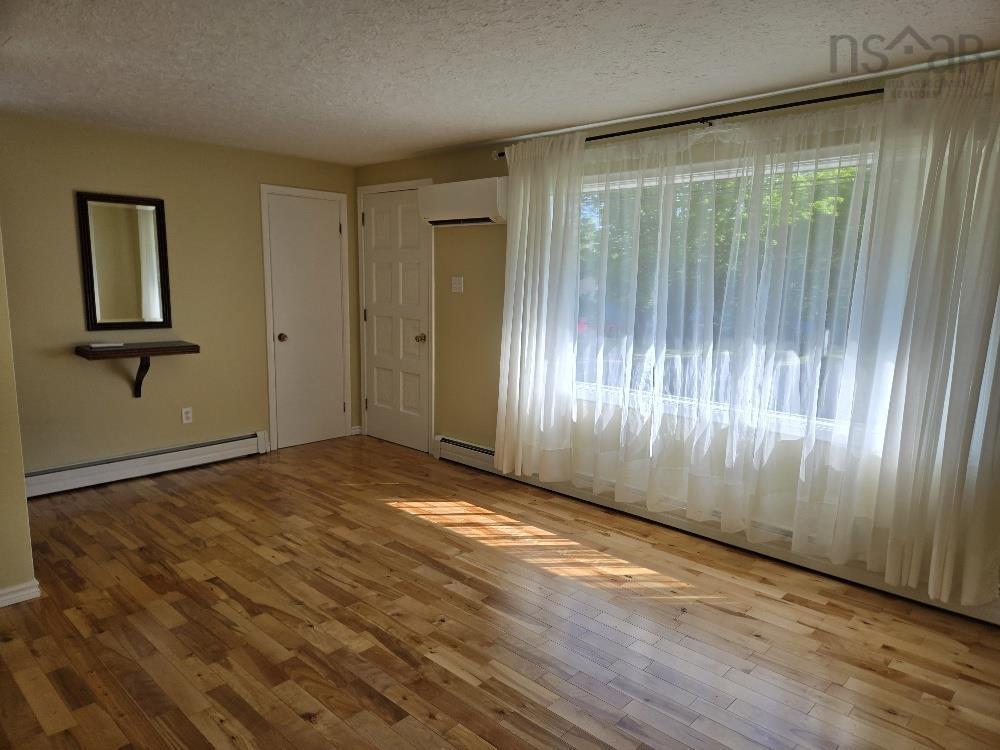












42 McLean Street

,
Truro,




NS
B2N 4W1

