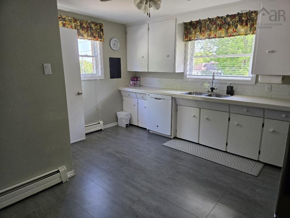 












42 McLean Street

,
Truro,




NS
B2N 4W1

