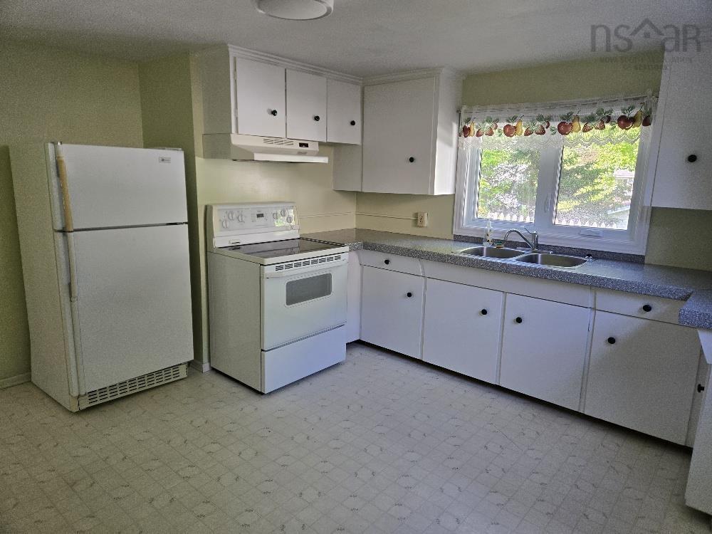 












42 McLean Street

,
Truro,




NS
B2N 4W1

