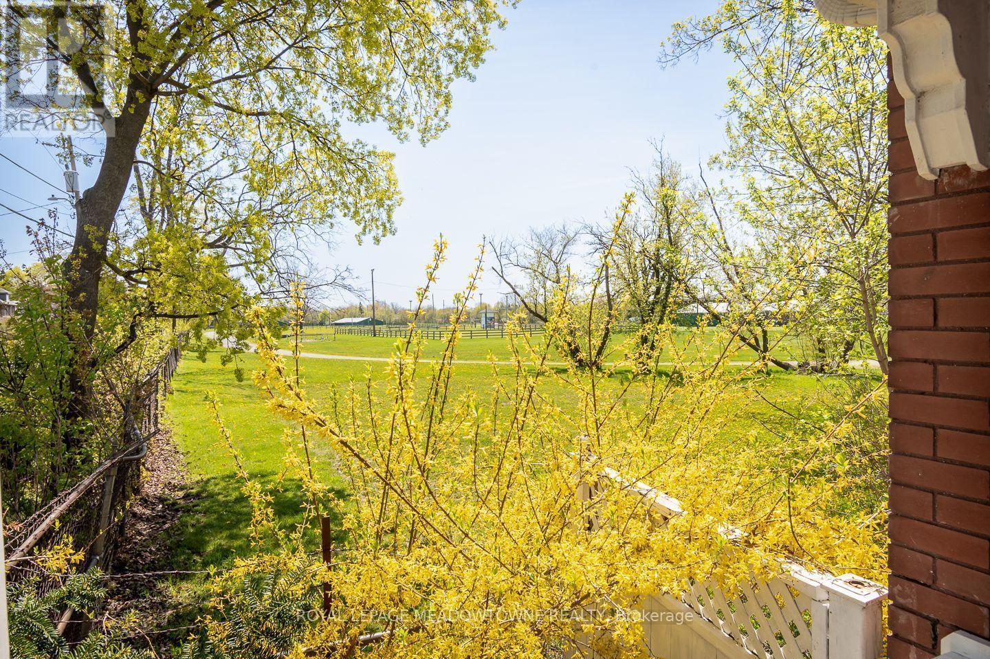 












90 THOMAS STREET

,
Milton,




Ontario
L9T2E2

