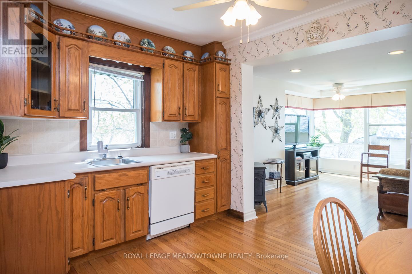 












90 THOMAS STREET

,
Milton,




Ontario
L9T2E2

