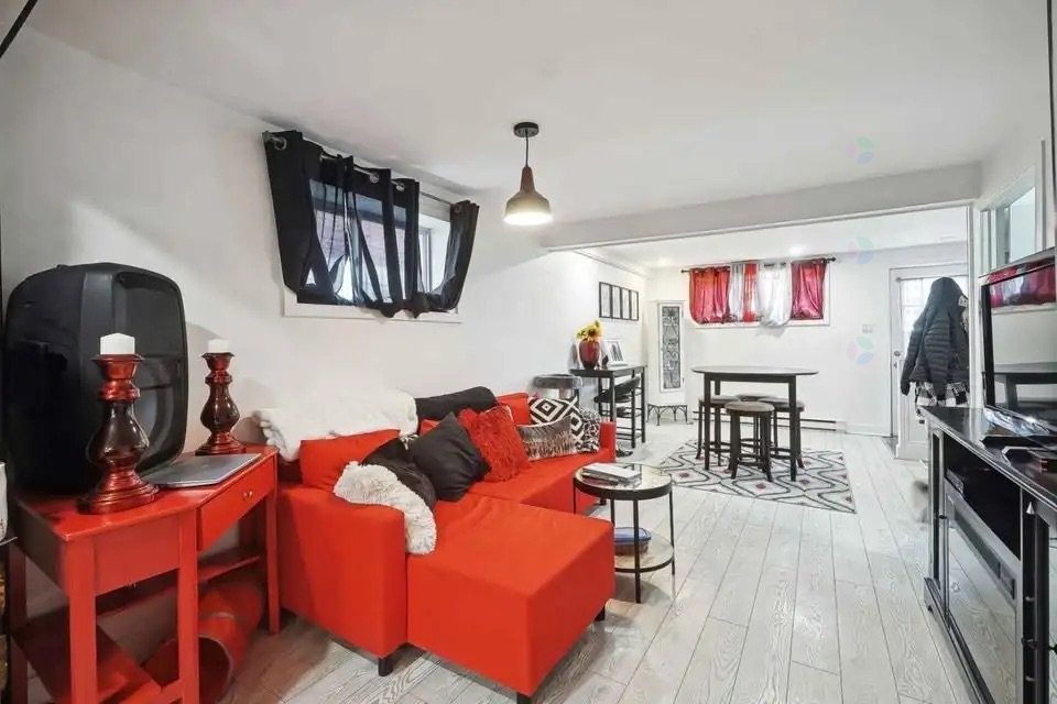 









1217


Rue Gardenville

,
Longueuil (Le Vieux-Longueuil),




QC
J4J3B8


