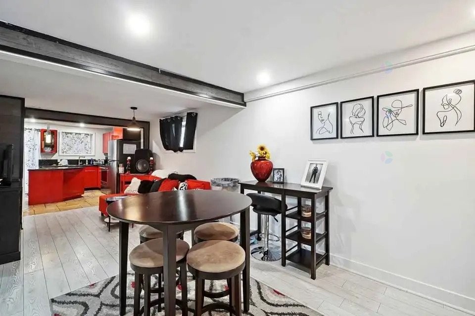 









1217


Rue Gardenville

,
Longueuil (Le Vieux-Longueuil),




QC
J4J3B8

