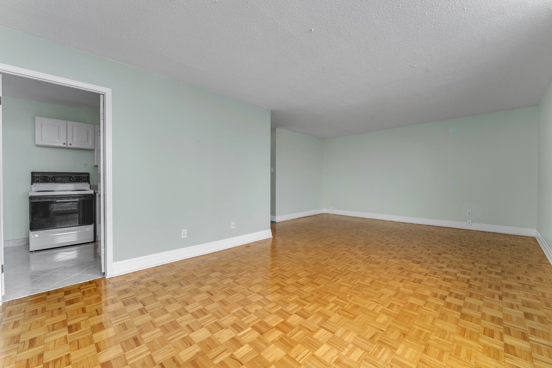









285


Rue Laurier

, 1408,
Gatineau (Hull),




QC
J8X3W9


