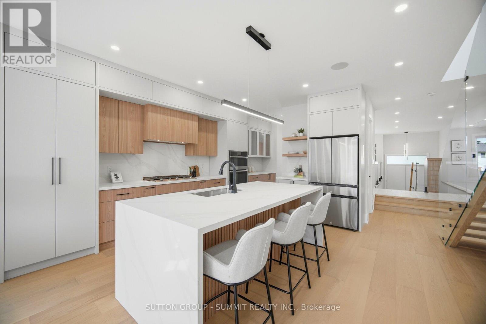 












1230 ALEXANDRA AVENUE

,
Mississauga,




Ontario
L5E2A5

