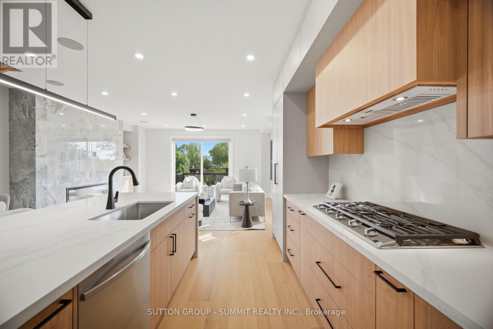 












1230 ALEXANDRA AVENUE

,
Mississauga,




Ontario
L5E2A5

